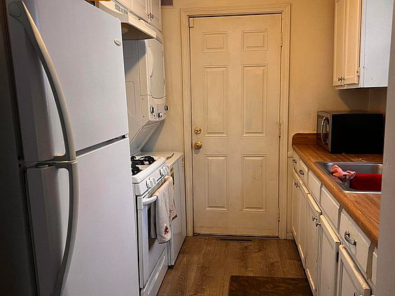 3rd image of 1144 Garden Ave