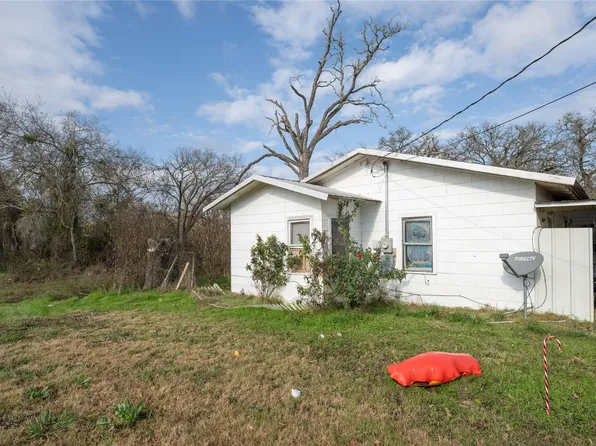 303 Yoakum St, Rockdale, TX 76567