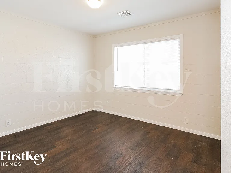 2128 Carver Ave — Photo 12