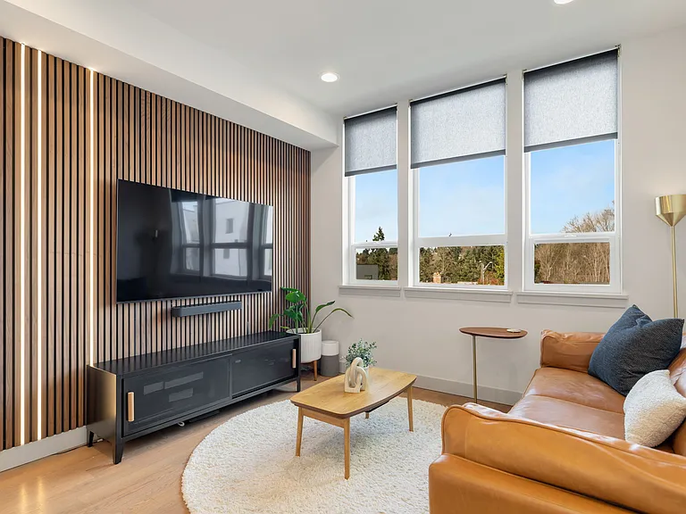 5030 Sand Point Pl NE — Photo 3