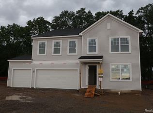 608 Countryside Dr, Chelsea, MI 48118