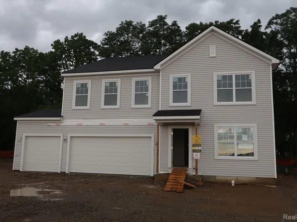 608 Countryside Dr, Chelsea, MI 48118
