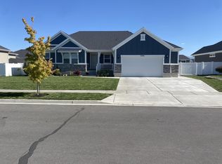 2396 N Stanley Crane Dr, Clinton, UT 84015