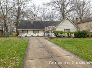 25995 Tallwood Dr, North Olmsted, OH