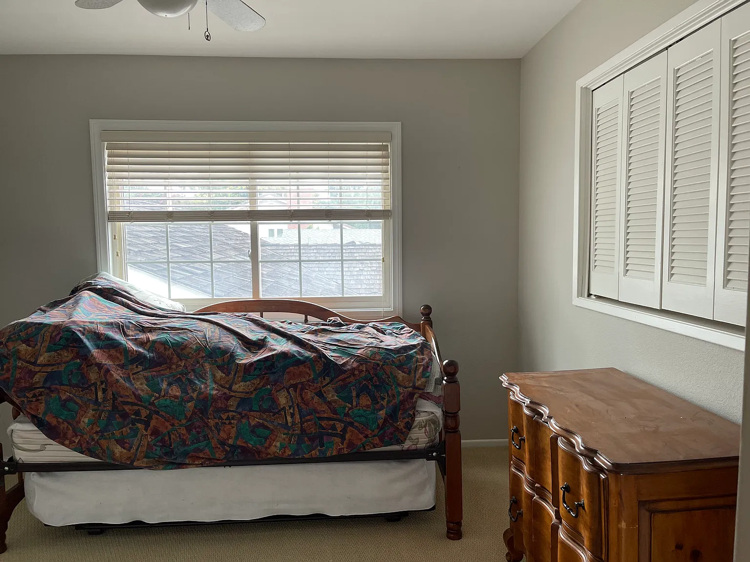 5 bed, 2400 sqft, $1,100 — Photo 4