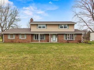 W325S7839 Squire Ln, Mukwonago, WI 53149