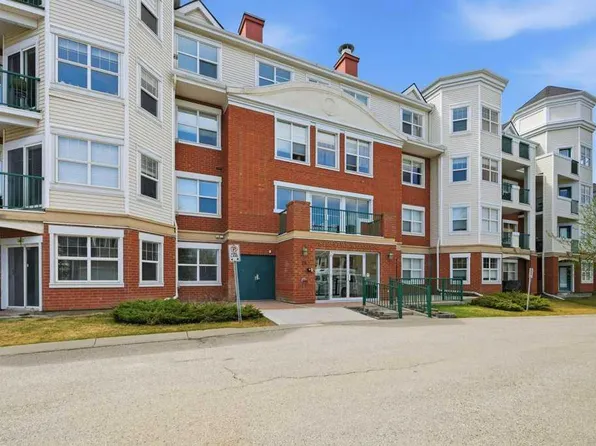 78 N Prestwick Gdns SE #311, Calgary, AB T2Z 3V2