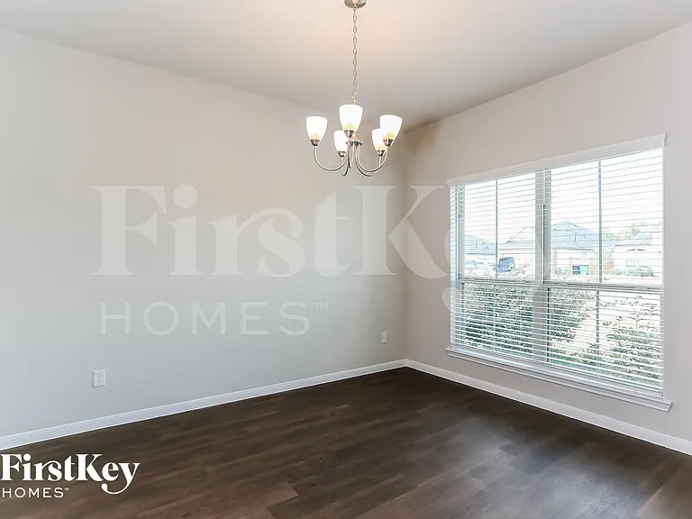 7215 Victorville Dr — Photo 5