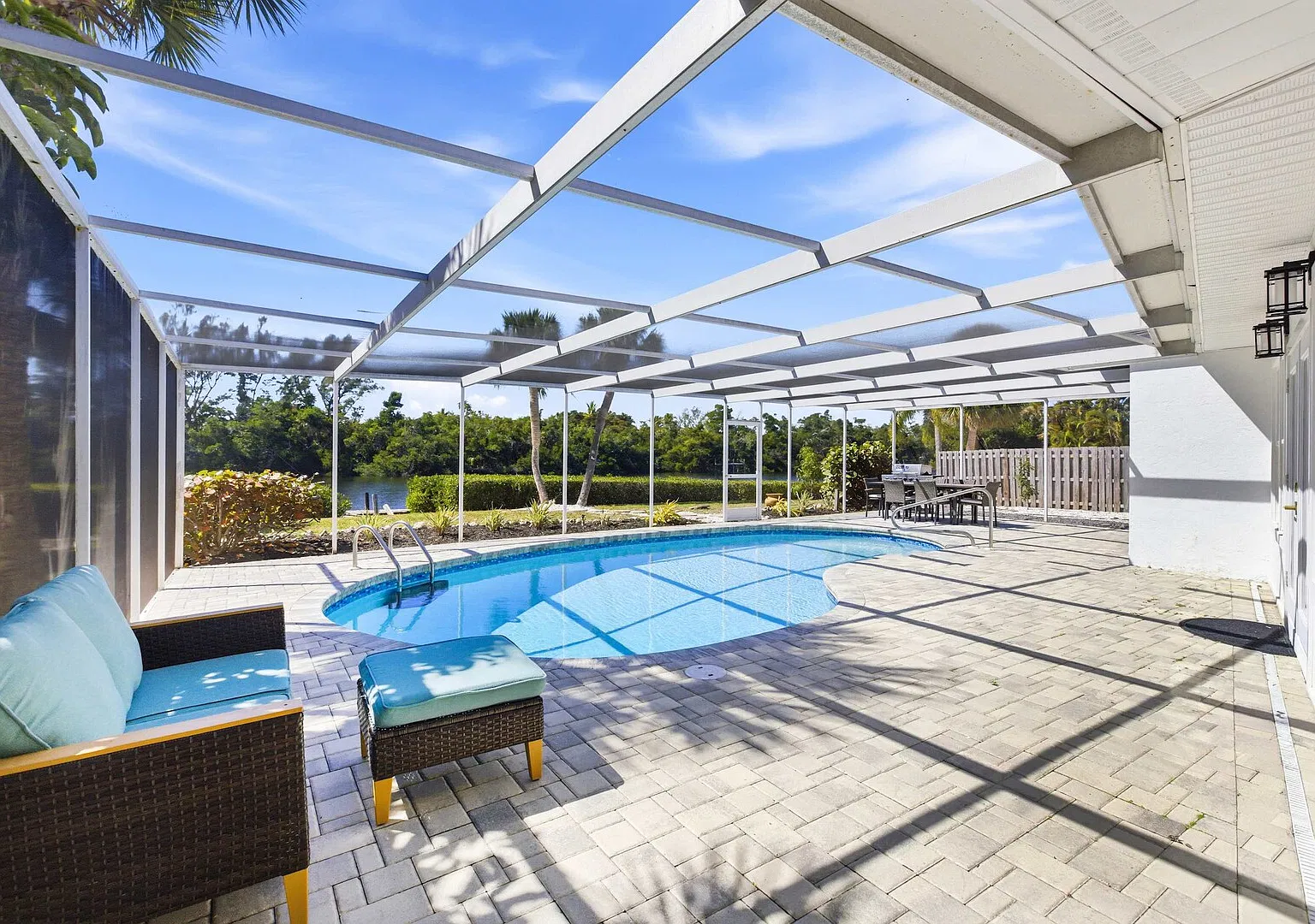 Spacious 4-Bedroom Retreat in Sarasota — Photo 1