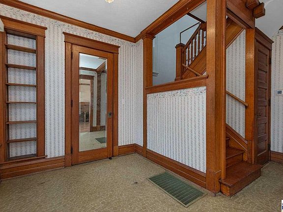 4th image of 809 Maple Ave