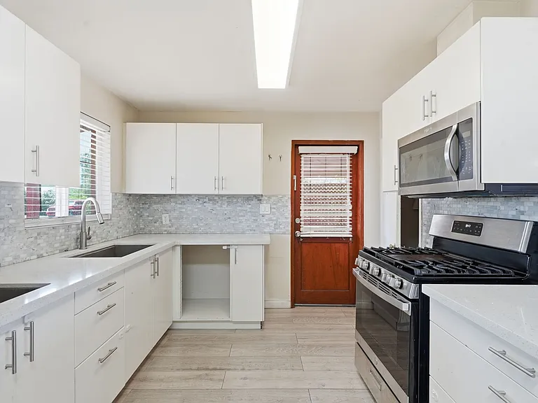 742 E Sierra Vista Dr — Photo 13