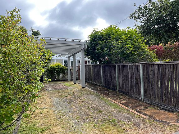 2nd image of 905 Pine St