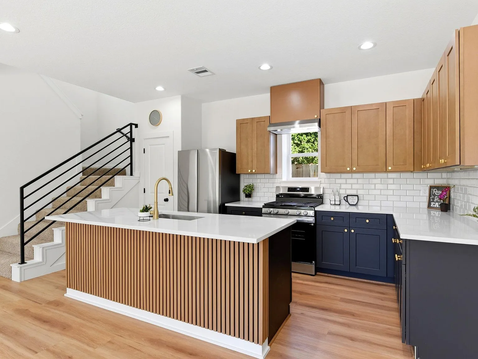 3 bed, 2.5 bath, 1997 sqft, $2,300 — Photo 3