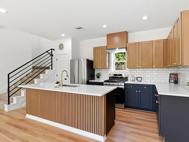 6113 Haight St — Photo 3