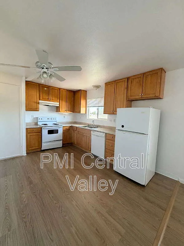 2 bed, 1.0 bath, 907 sqft, $1,750 — Photo 4