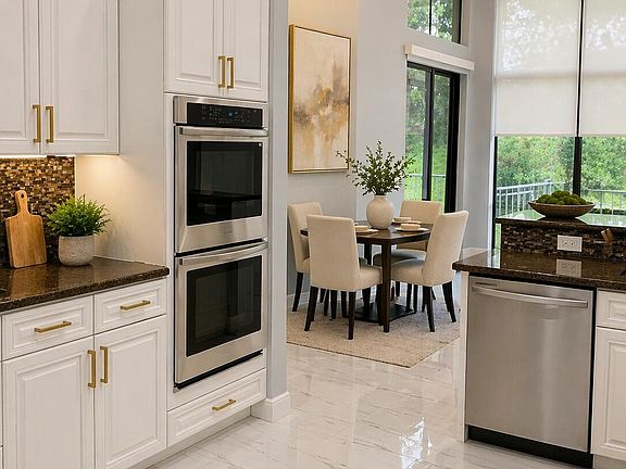 5th image of 10295 Trianon Pl