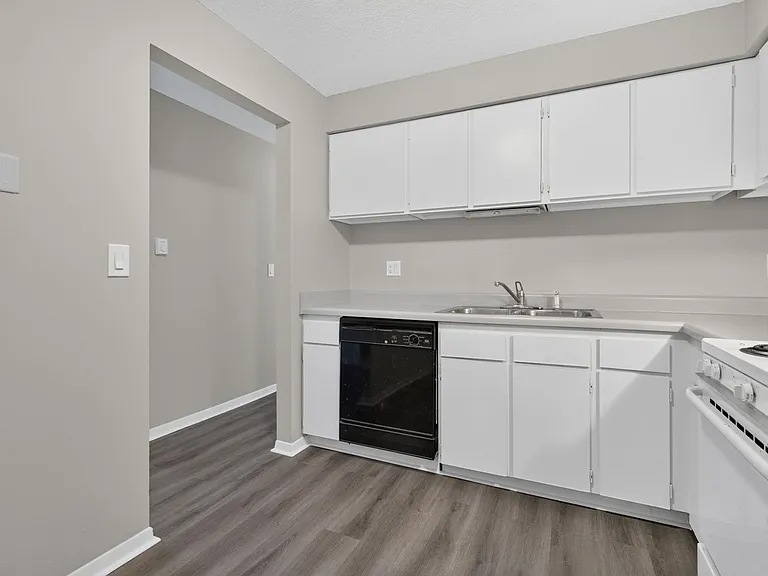 Willow Knolls Apartments — Photo 54