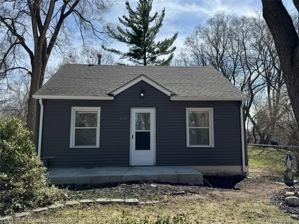 117 W Strathmore Ave, Pontiac, MI 48340