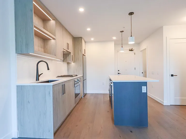 6859 Cambie St #307 — Photo 3
