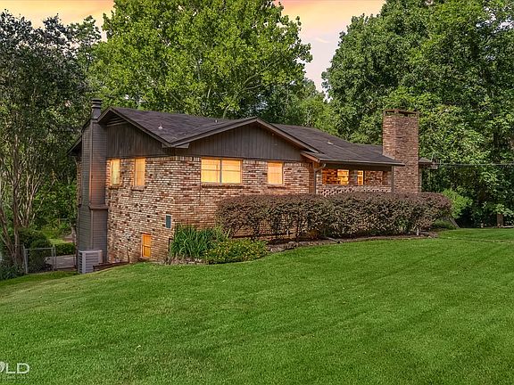 2nd image of 2838 Oak Mont Cir