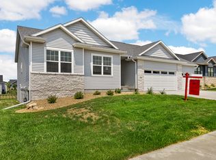 1442 Cardinal Dr, Cedar Rapids, IA 52404