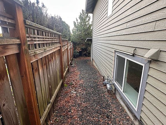 5th image of 14441 NE Morris Ct #Adu