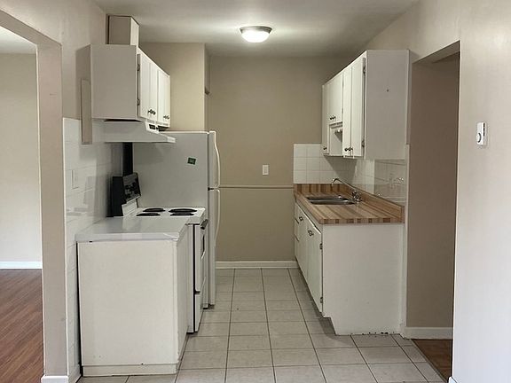 4th image of 9050 Wyandotte St E #201
