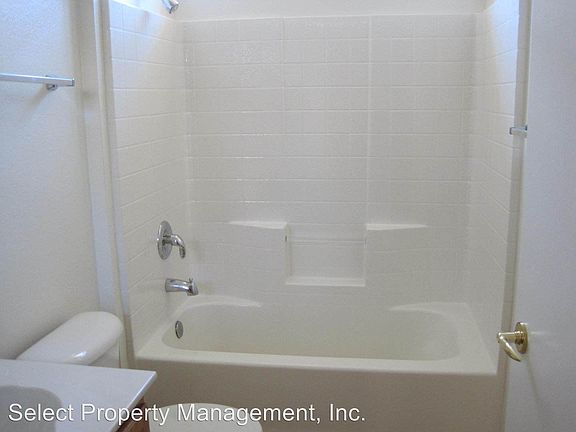 3rd image of 435 Hopkins Ct