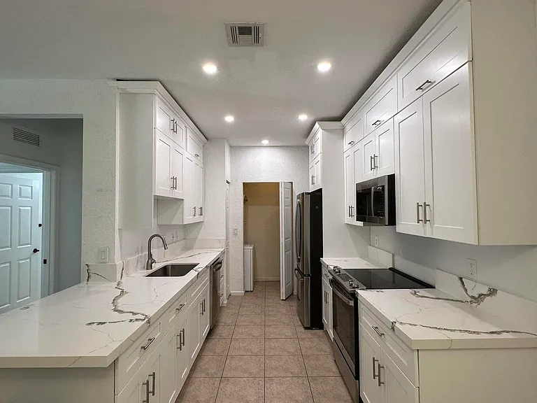 3549 Forest Hill Blvd #19 — Photo 3
