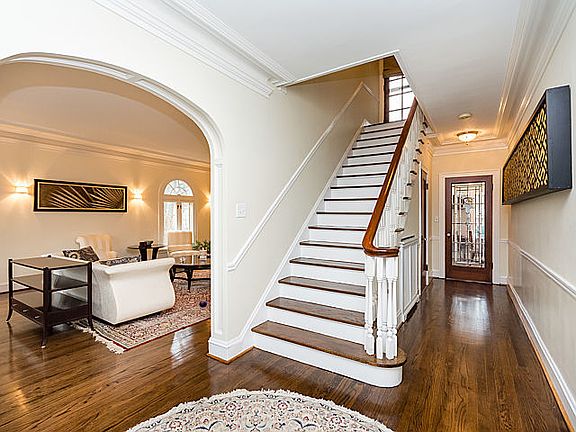 3rd image of 939 N Oak Park Ave