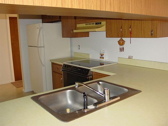 5th image of 10636 Rosewood Ct N