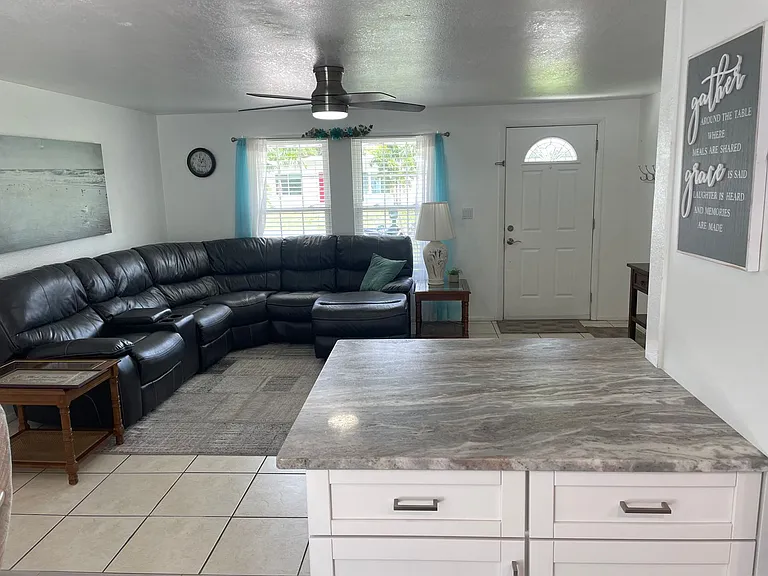 3410 Bay St — Photo 9