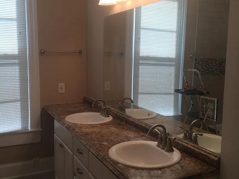 415 Cedar Ave SW — Photo 17
