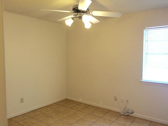 3rd image of 204 Stanford Dr APT C
