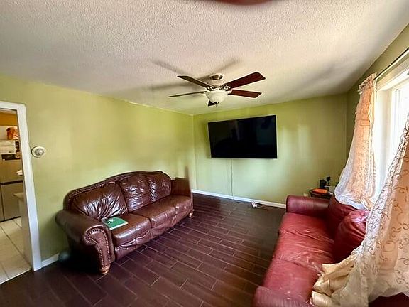 5th image of 2431 Lawrence Dr
