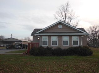 7188 Old Highway 50, Flora, IL 62839