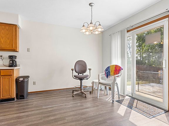 5th image of 582 Angelica Ln