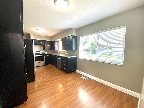 3rd image of 2476 E Quail Hollow Dr
