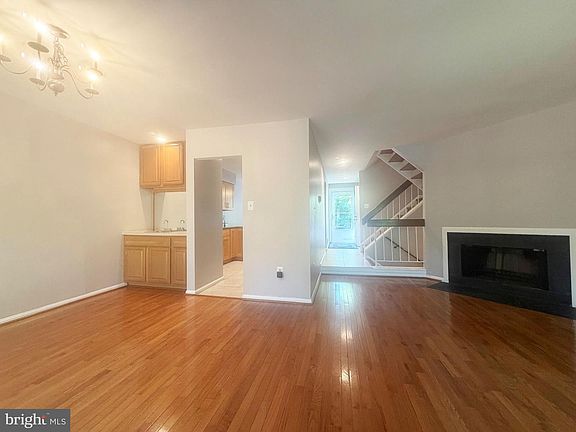 2nd image of 1103 Wildpark Ave