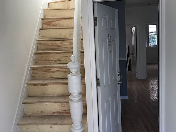 3rd image of 3639 Barnes Ave