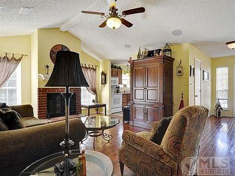 2nd image of 402 Moss Hill Dr