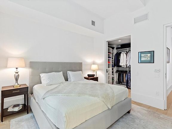 4th image of 404 Park Ave S APT 5C