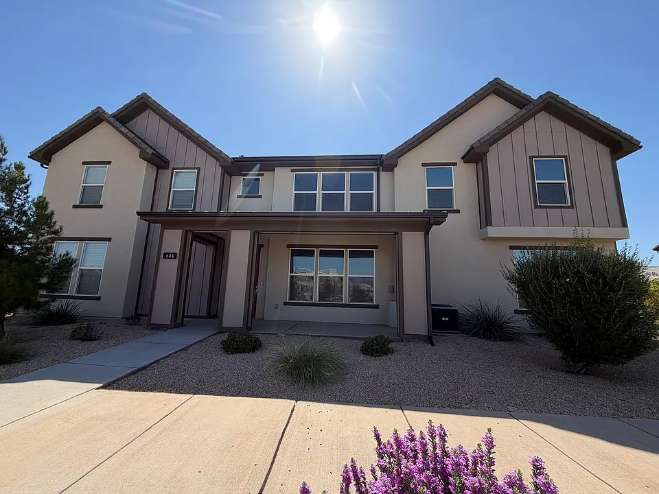 644 W Rosa Ln