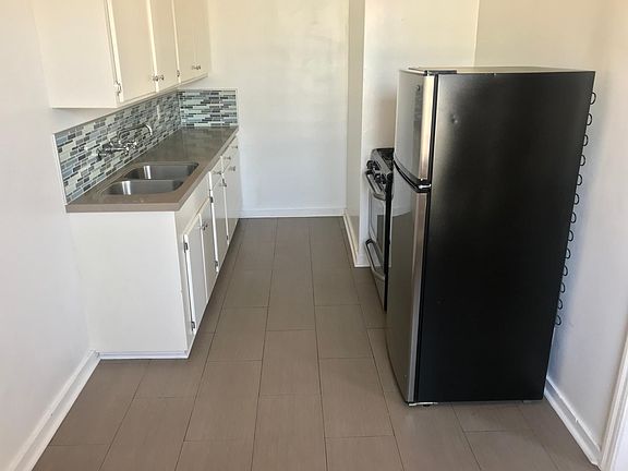 3rd image of 729 S St Andrews Pl APT 408