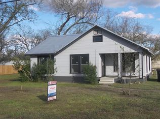 505 S Saint Andrews St, Weimar, TX 78962