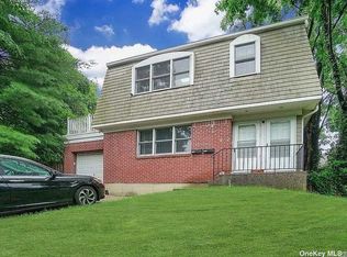 1010 Old Northern Blvd, Roslyn, NY 11576