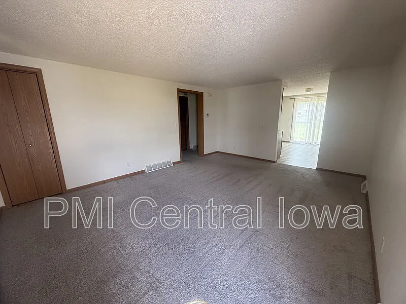 2 bed, 1.5 bath, 992 sqft, $850 — Photo 3
