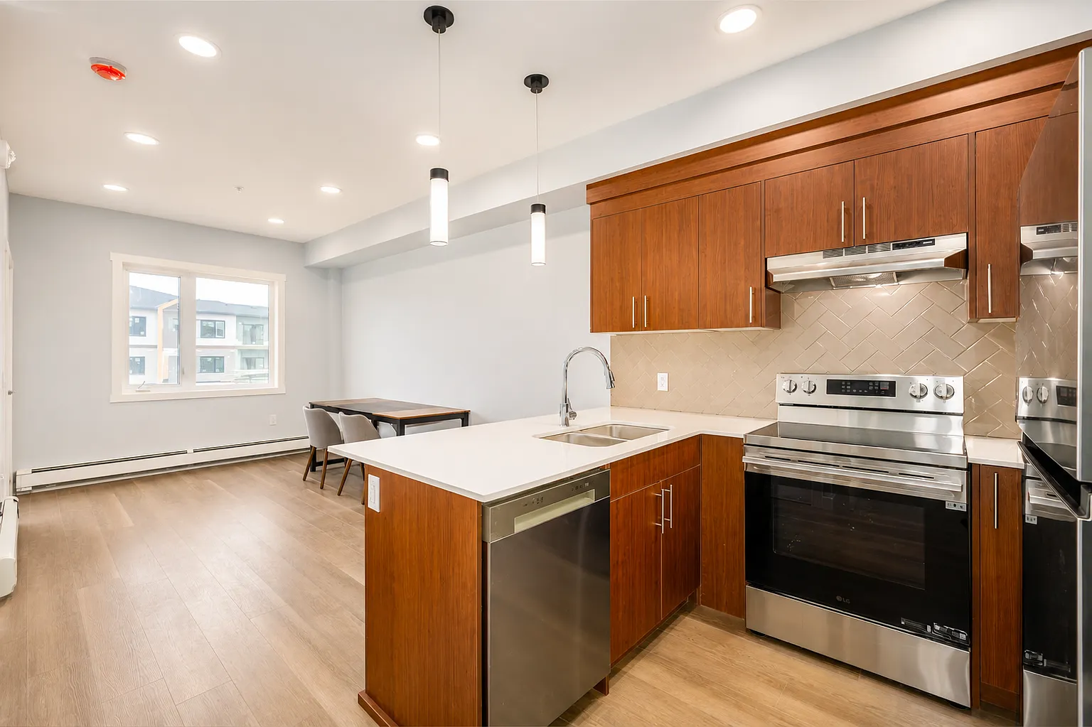 Terez Sapphire-Floorplan — Photo 1