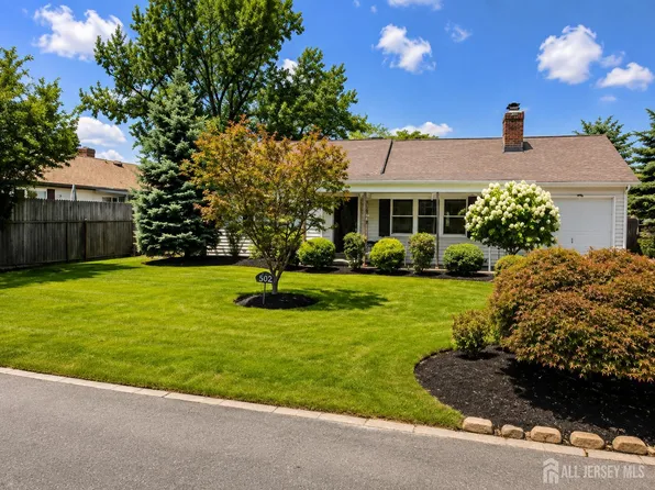 108 Greenlawn Ave, Middlesex, NJ 08846