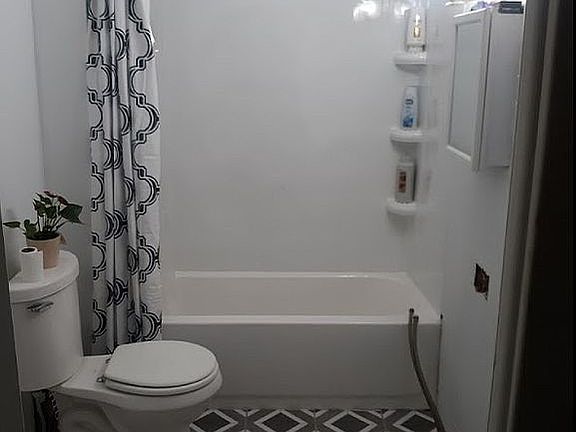 2nd image of 3529 Behrwald Ave